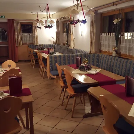 아파트호텔 Alpenchalet Almrose 3*