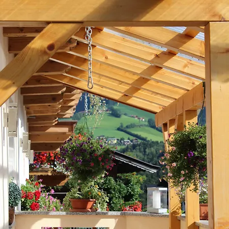 Ξενοδοχείο με διαμερίσματα Alpenchalet Almrose 3*