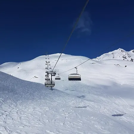 Lägenhetshotell Alpenchalet Almrose 3*