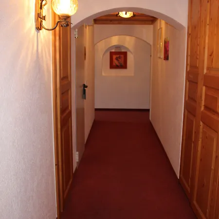 Lägenhetshotell Alpenchalet Almrose 3*
