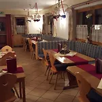 Aparthotel Alpenchalet Almrose 3*